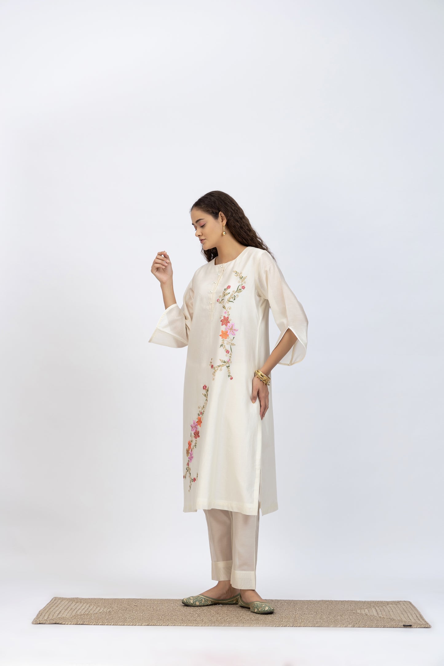 Bageecha Off White Chanderi Embroidered Kurta Set