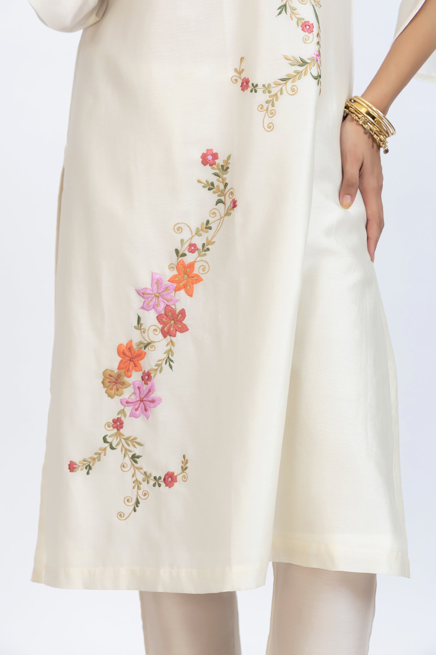 Bageecha Off White Chanderi Embroidered Kurta Set