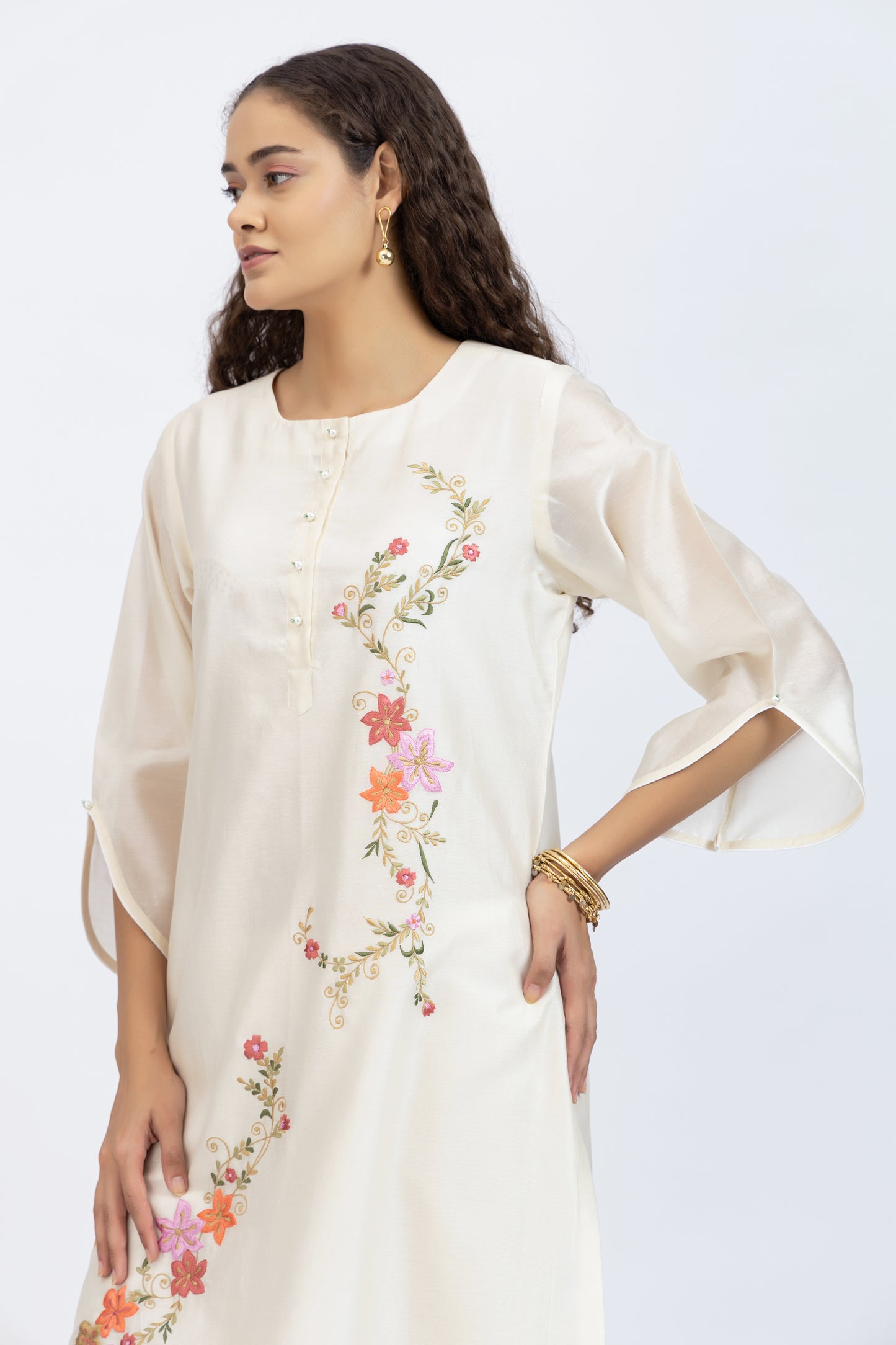 Bageecha Off White Chanderi Embroidered Kurta Set