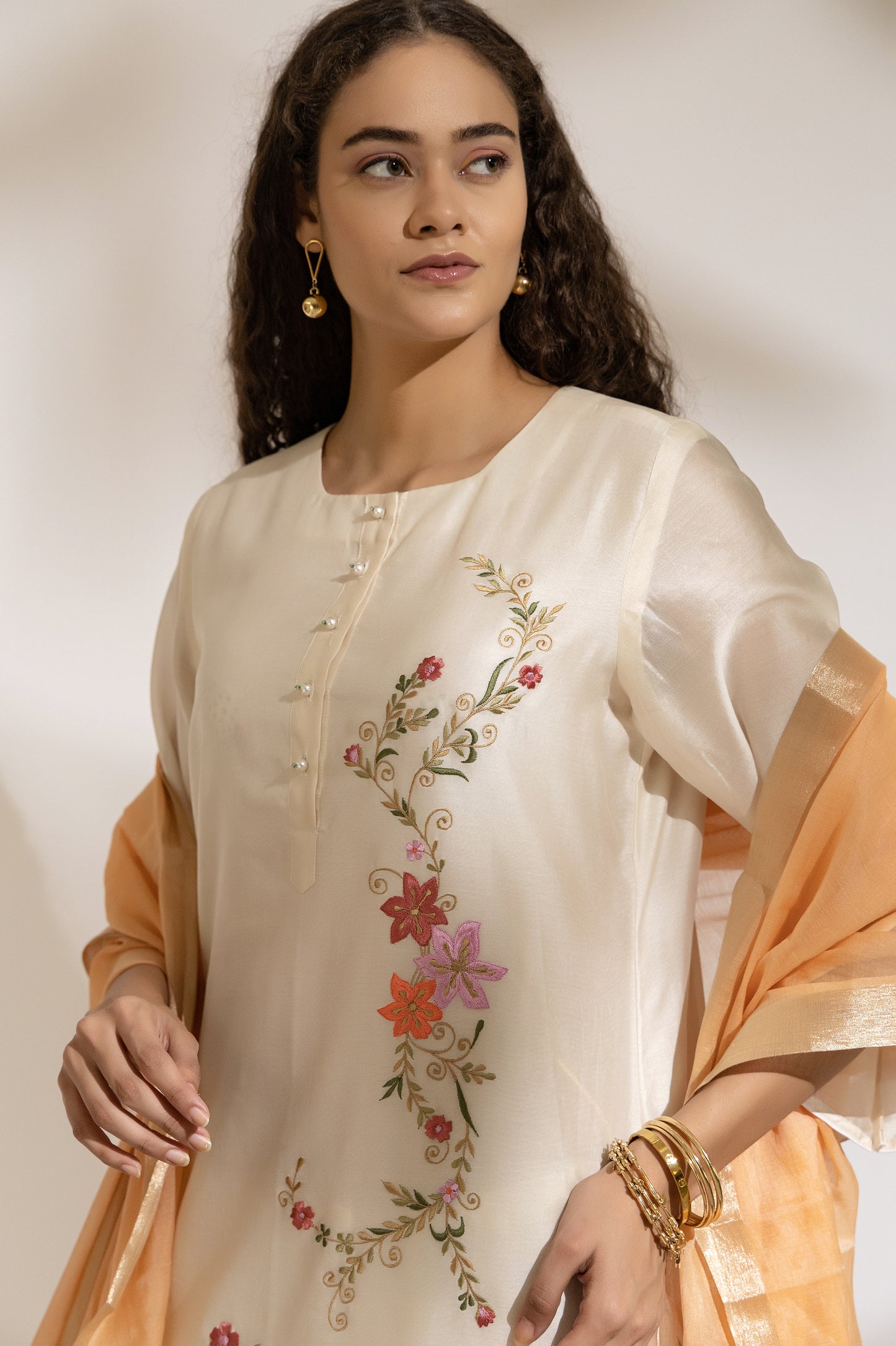 Bageecha Off White Chanderi Embroidered Kurta Set