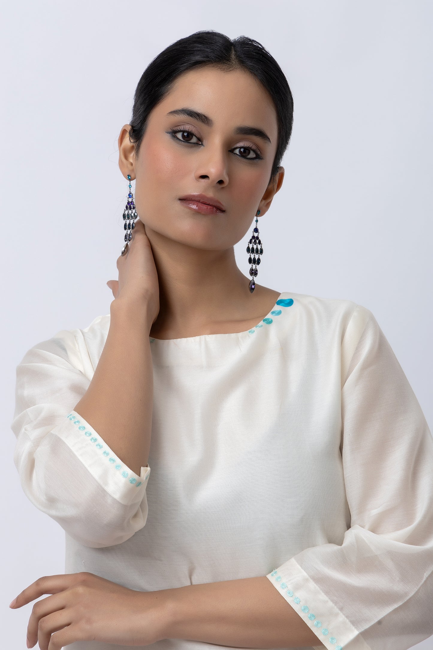 Taara Off White Hand Embroidered Kurta Set