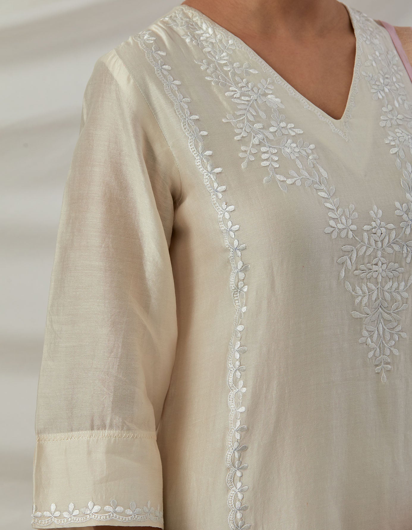 Rit Off White Chanderi Embroidered Kurta Set