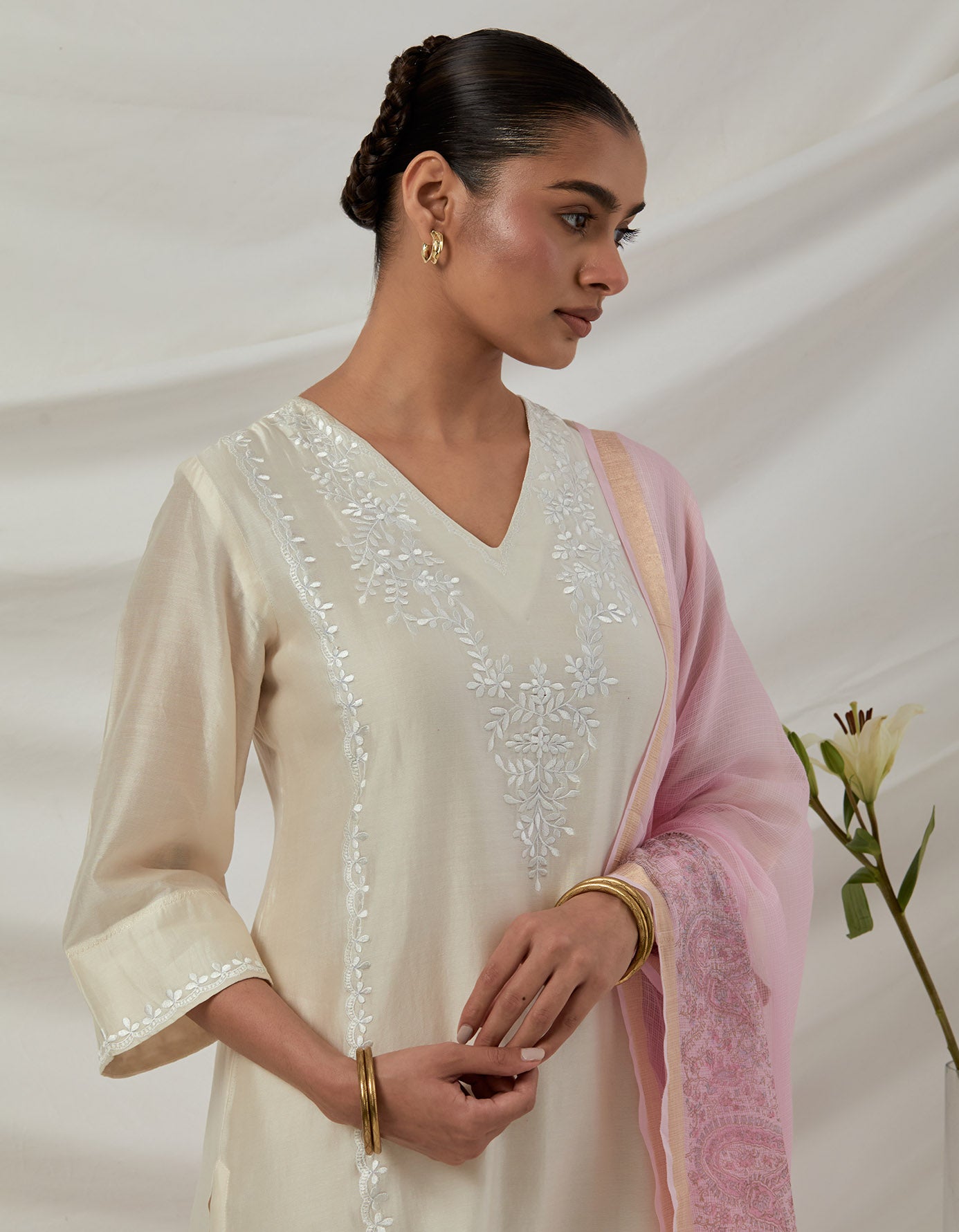 Rit Off White Chanderi Embroidered Kurta Set
